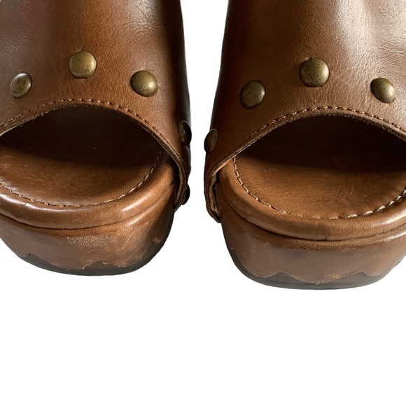 Stuart Weizmann Brown Leather Platform Studded Clogs . - Picture 3 of 12